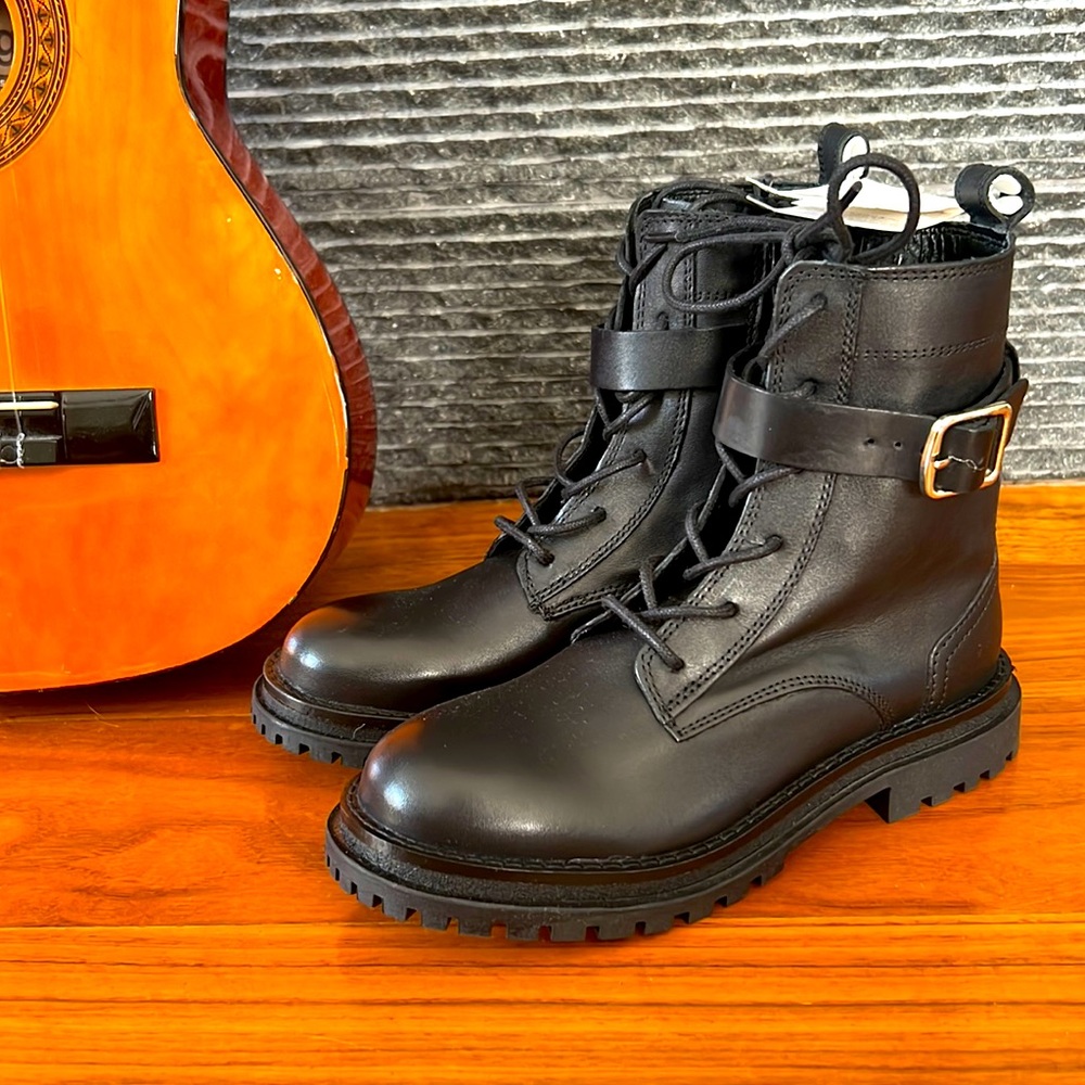 Brand New Zara size 2.5 Combat boot Black with zipper